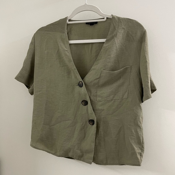 Green shirt - Picture 1 of 3